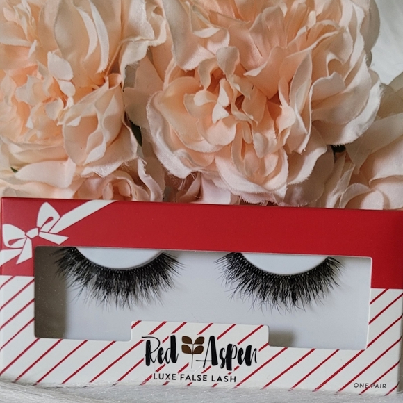 Red Aspen Sandra Reusable Silk Lashes - Picture 1 of 3